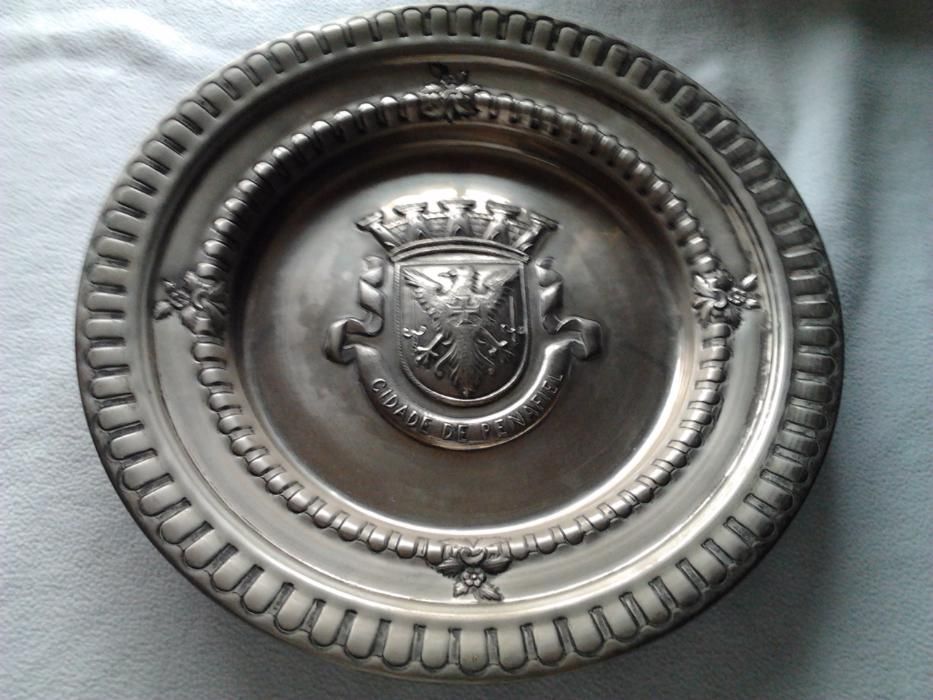 Penafiel - Prato em metal estanhado com brasão da cidade