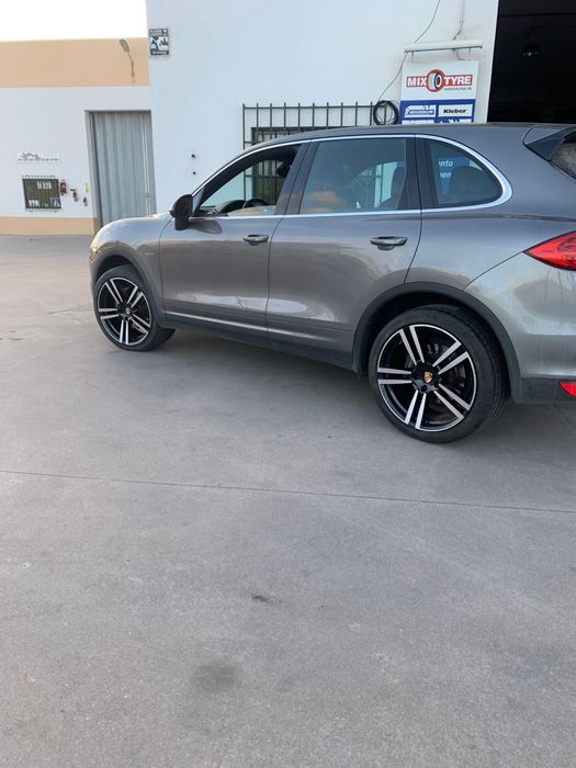 Porsche cayenne 2011