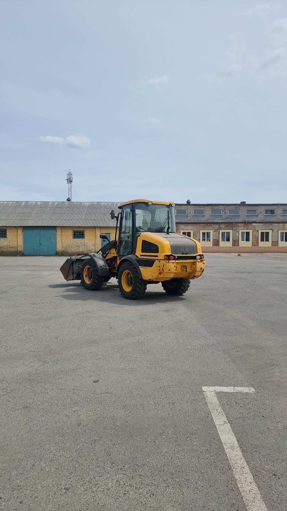 Свіжопривезений навантажувач фронтальний jcb