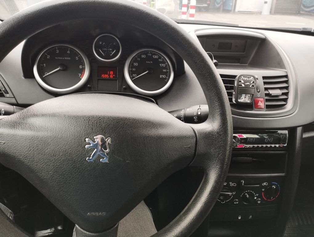 Peugeot 207 1.4 LPG klimatyzacja