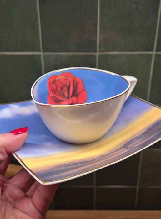 Salvador Dali - filiżanka ze spodkiem