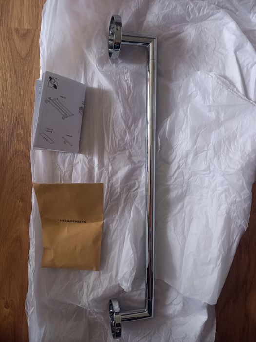 Toalheiro de design reto curto cromado Hotels Round Roca