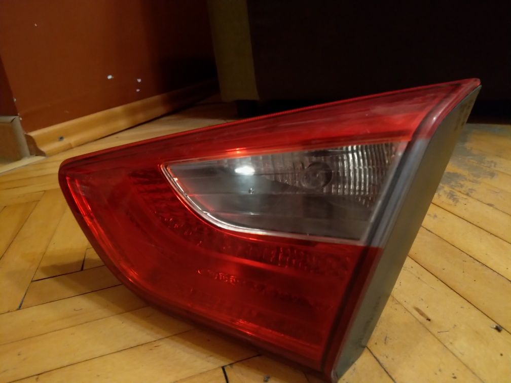 Lampa prawa tylna w klapę bagażnika Hyundai i30 II