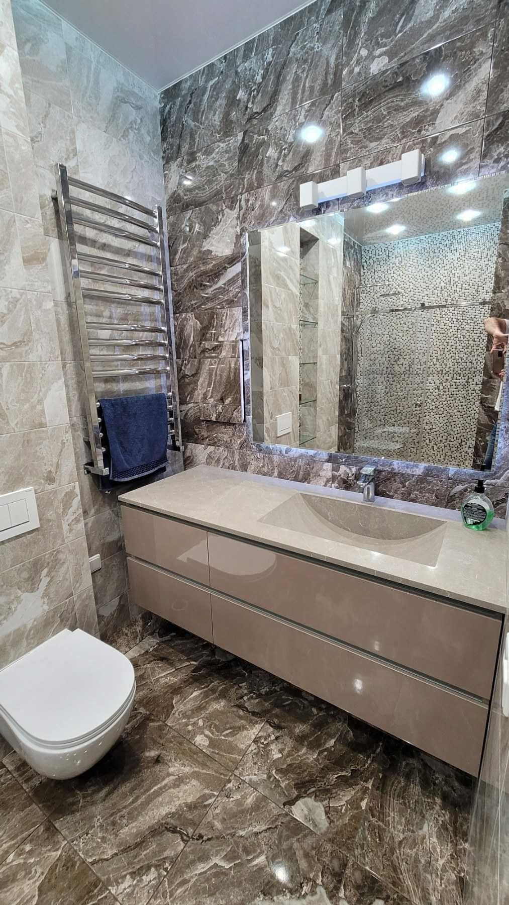 Сдам 4-х комнатную  бул. Леси  Украинки 7а  . Печерск центр  180 м кв.