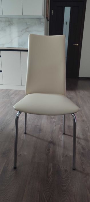 Продам стільці в ідеальному стані, оббивка кожзам