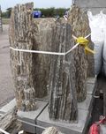 Gnejs szpila podstawa betonowa ozdoba ogród