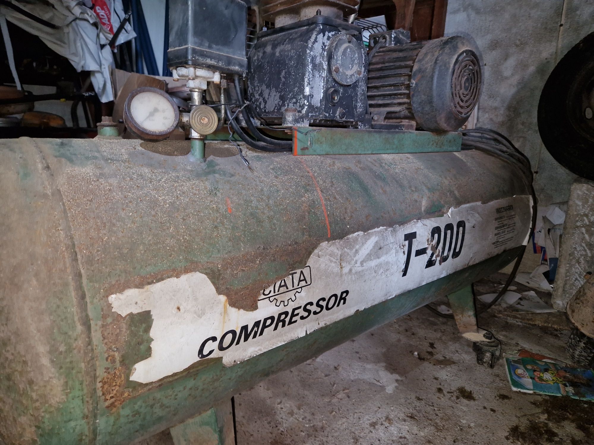 Compressor 200L Trifásico Avariado