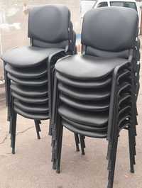 Чёрные офисные стулья «ISO» ( материал – кожзам )