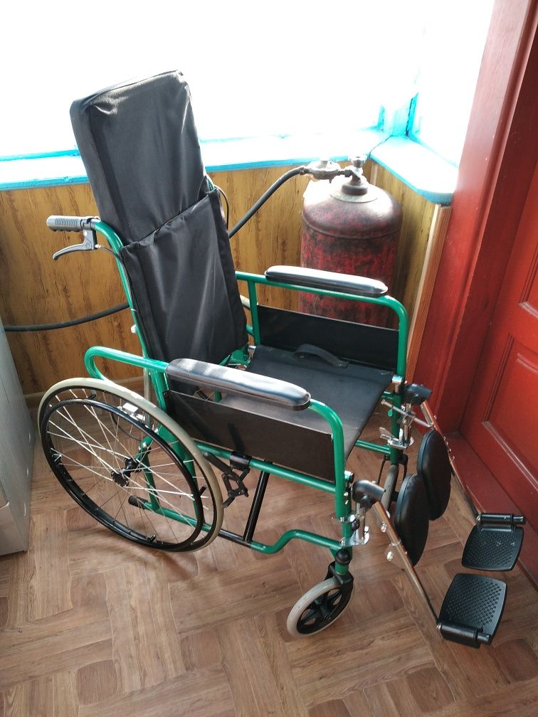 Продається інвалідний візок,в ідеальному стані,ширина 40см