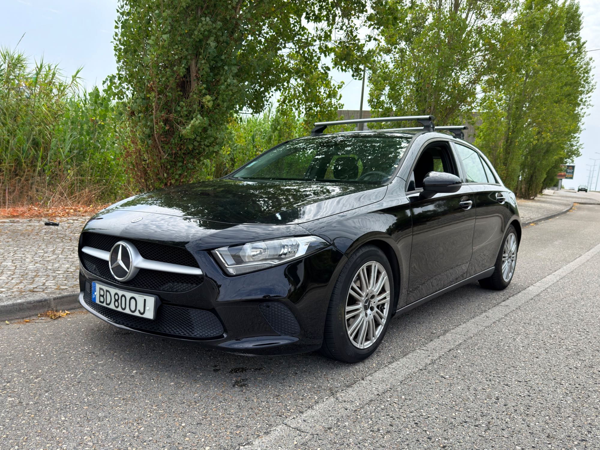 Vendo Mercedes-Benz Classe A 160, versão gasolina de 2020