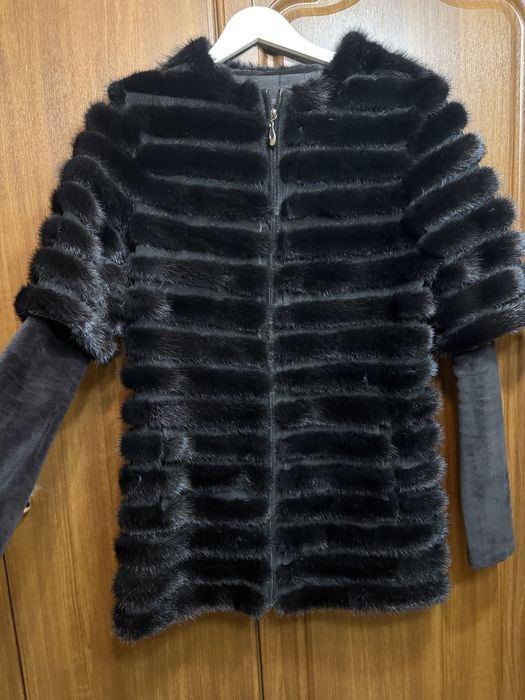Продам меховую жилетку
