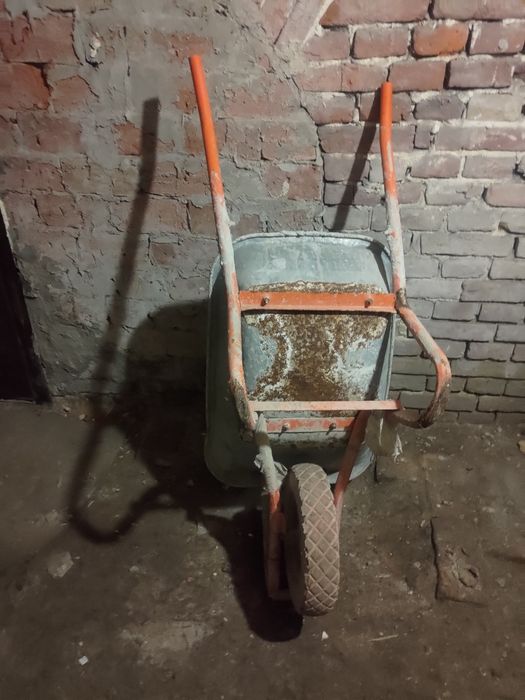 Будівельна тачка на колесі самовивіз КРОК