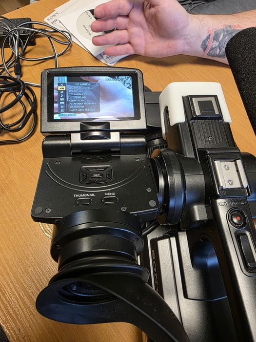 Видеокамера SONY HXR-MC2500