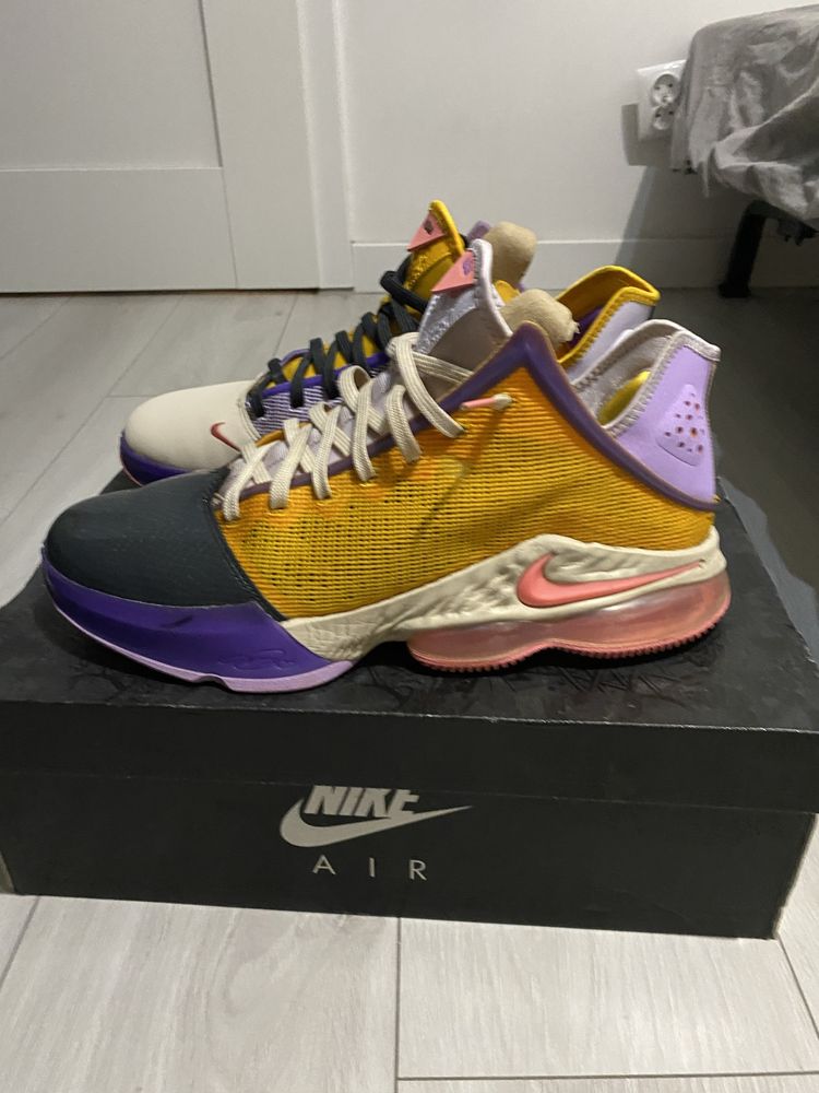 Lebron XIX Low Mismatch
