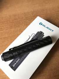 Latarka Olight I3T EOS Carbon Fiber - 180 lumenów