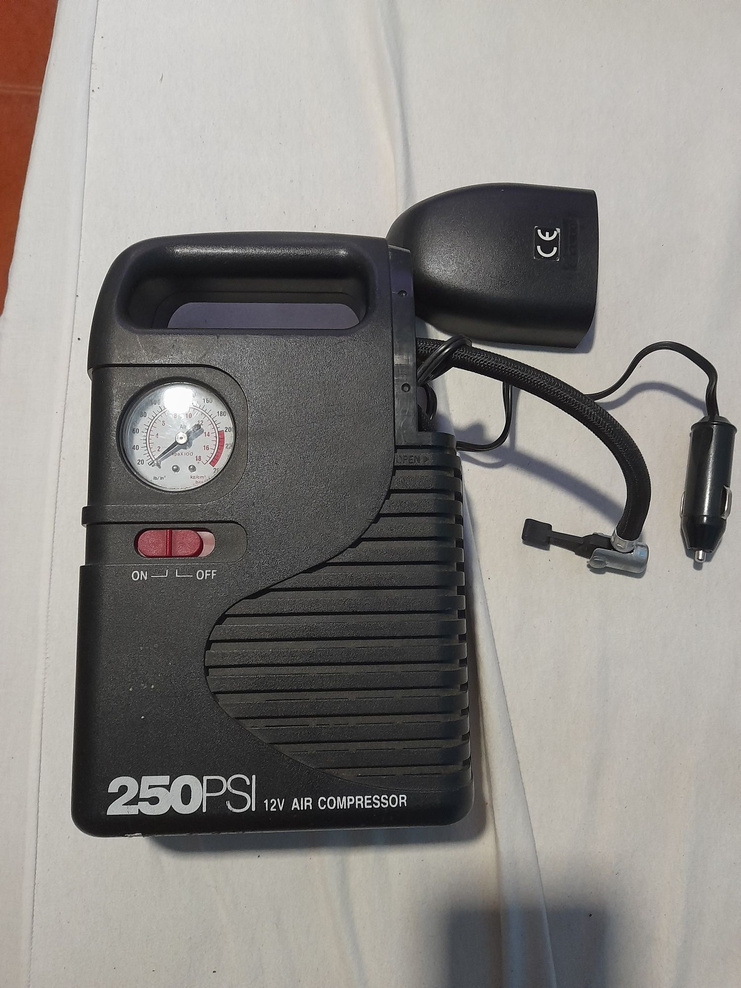 2×  Bomba de encher pneus, bolas etc