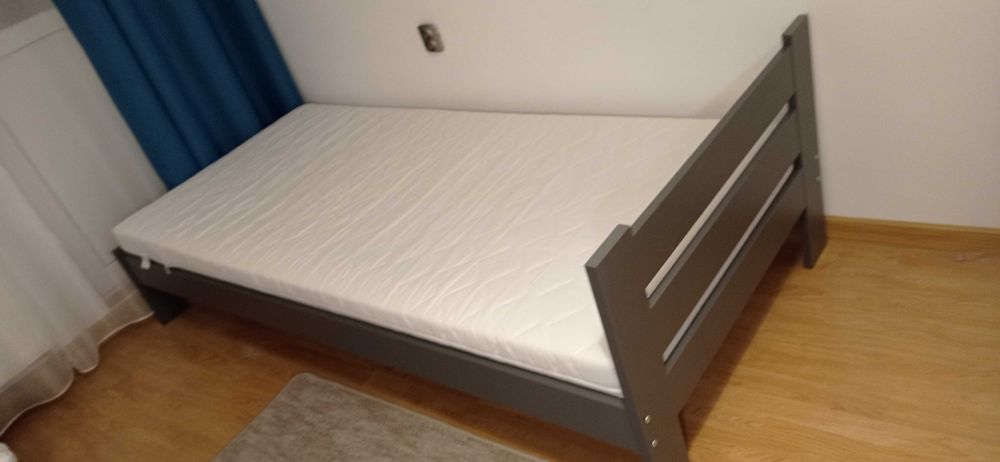 Łóżko drewniane pojedyncze o wym 97 x 205 cm