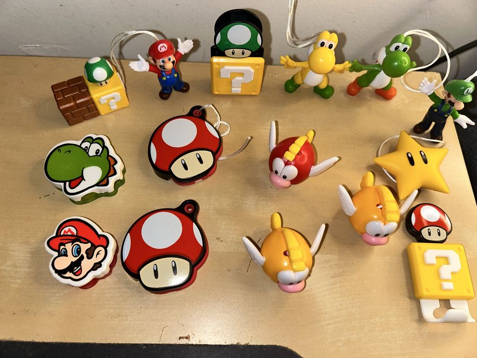 Bonecos kinder joy - Mario