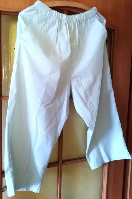 Spodnie damskie rybaczki bladoniebieskie rozm. 50