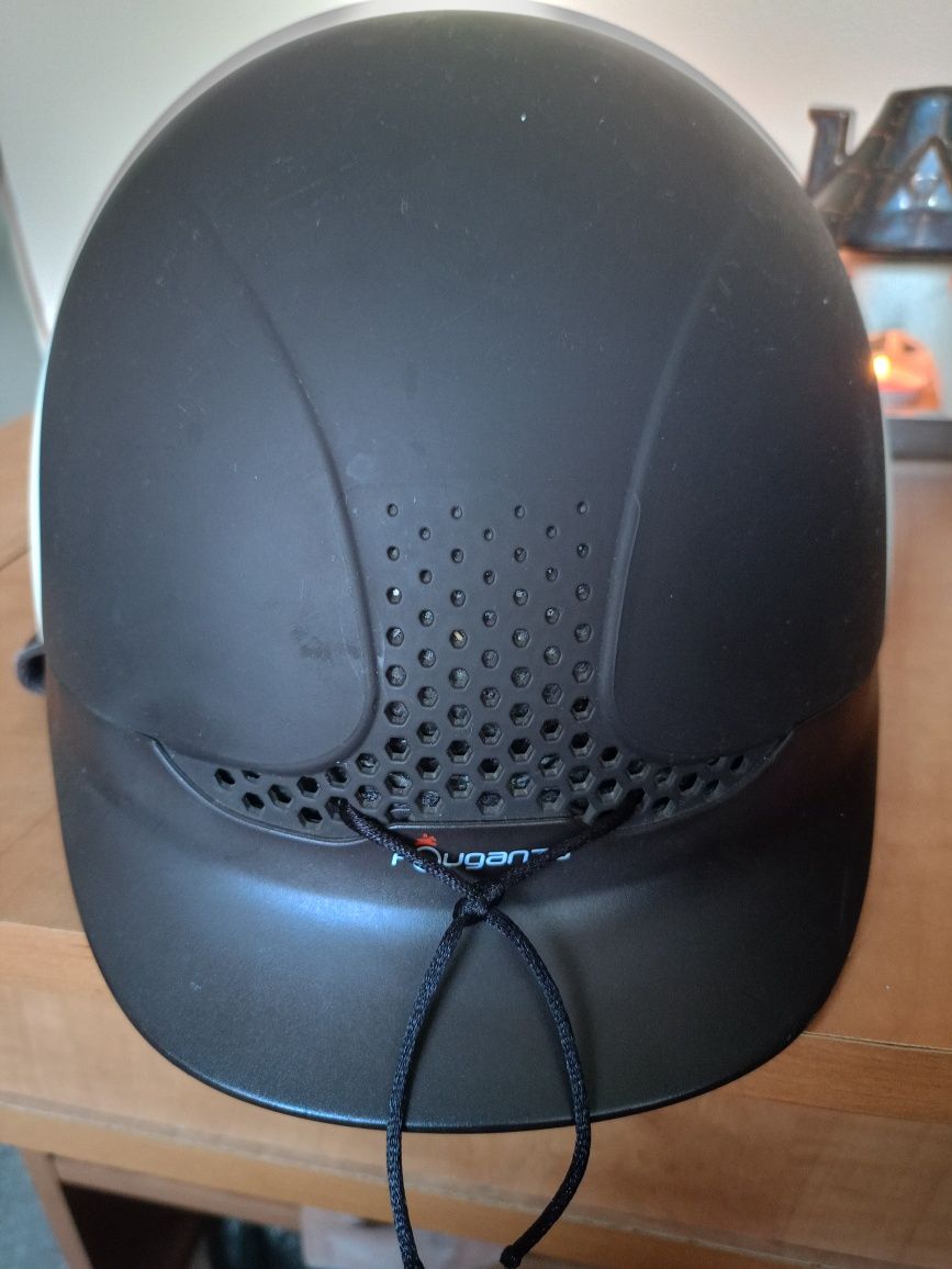 Kask jeździecki na konia