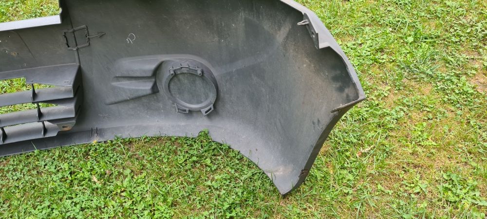 Zderzak przedni Opel Vivaro 2008r -2014r