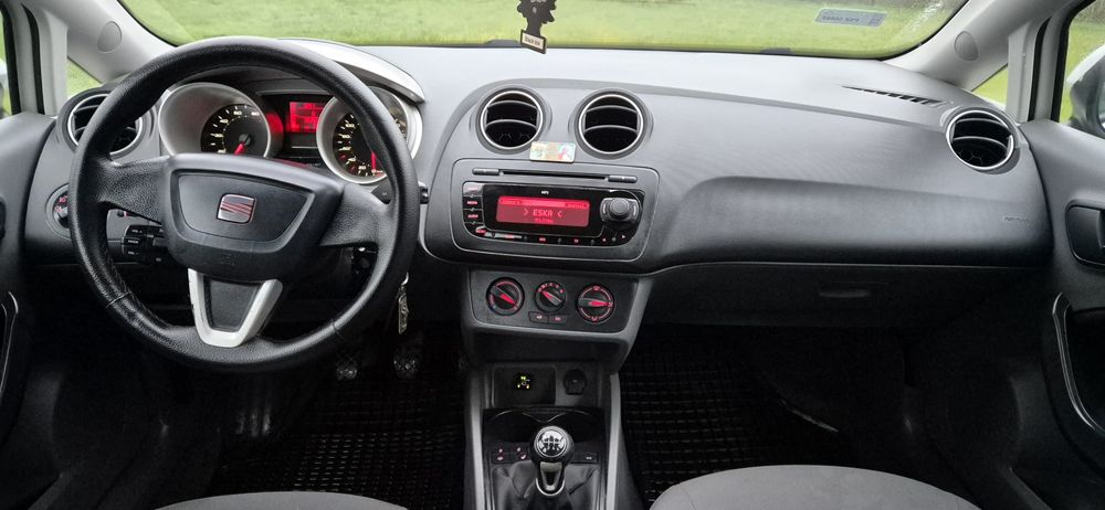 Seat  ibiza 1.4 z gazem 2009r