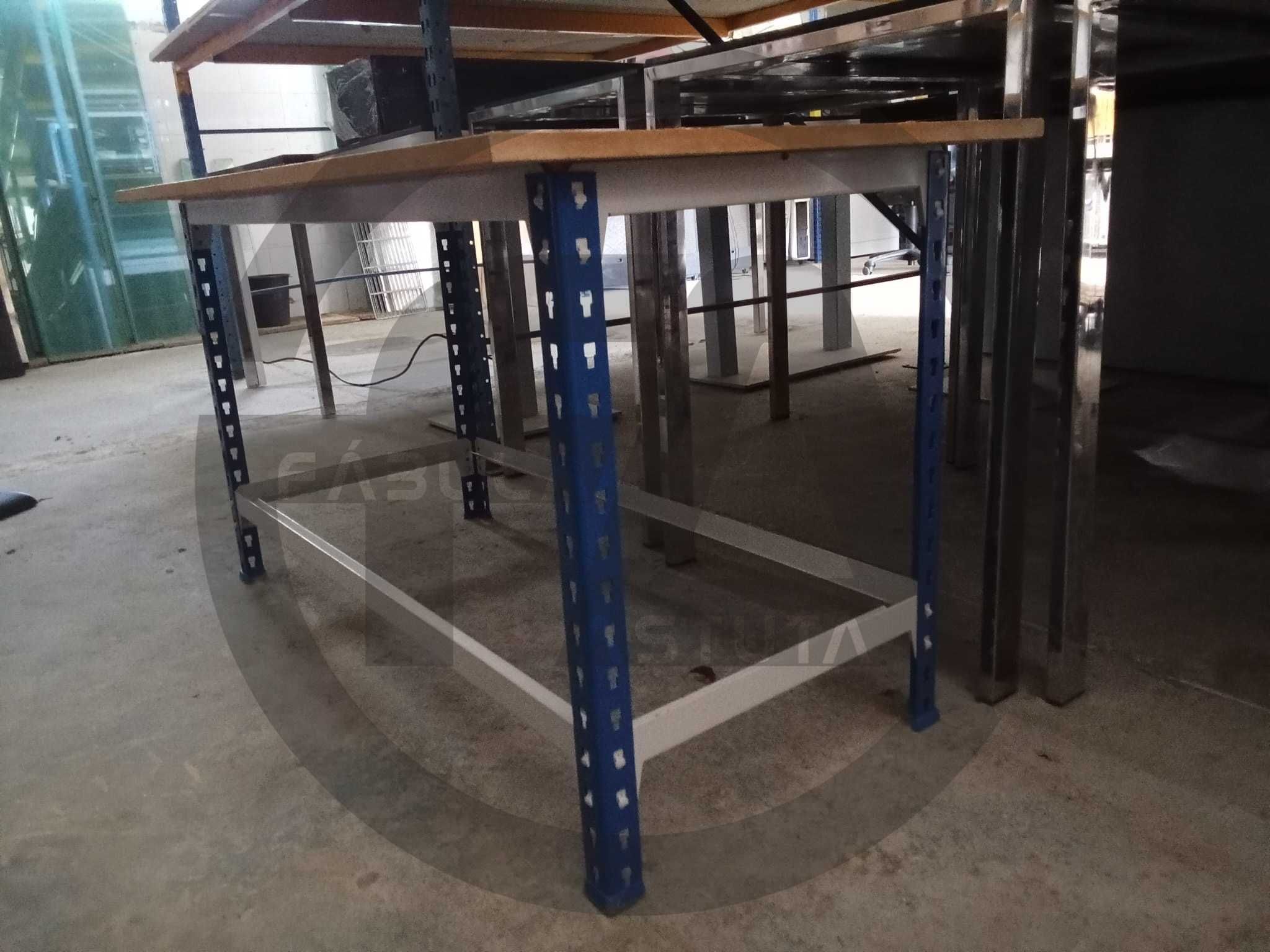 Mesa de Apoio para espaços de trabalho