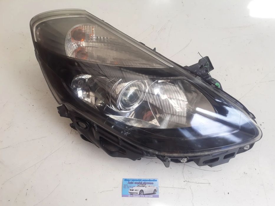 LAMPA PRAWY PRZÓD RENAULT CLIO III LIFT  2010r  8200775878