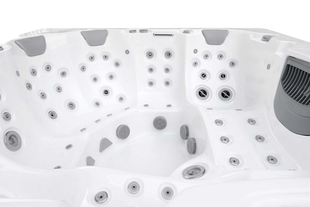 Jacuzzi FROST KÖLD ECO już w Polsce– pompa ciepła + 86 dysz