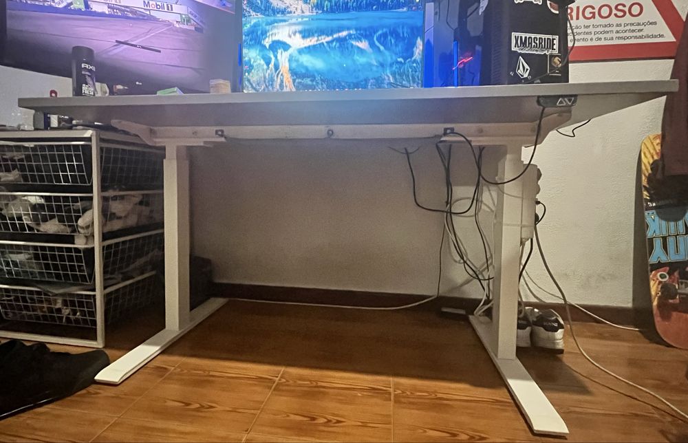 Mesa elevatoria branca nova!!