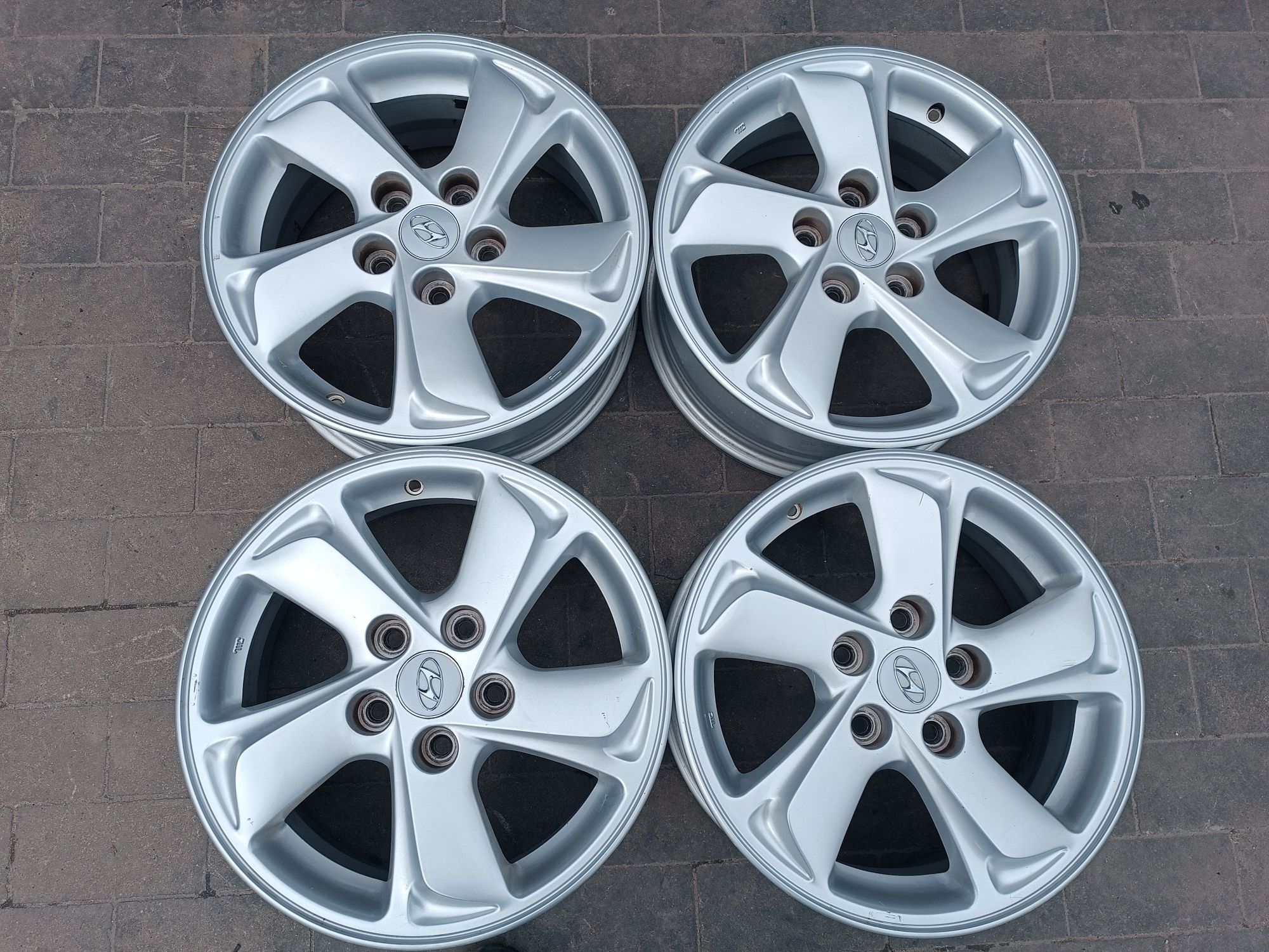 Felgi Alu Hyundai i30 ix20 ix35 Tucson 5x114.3 ET45 6.5J16