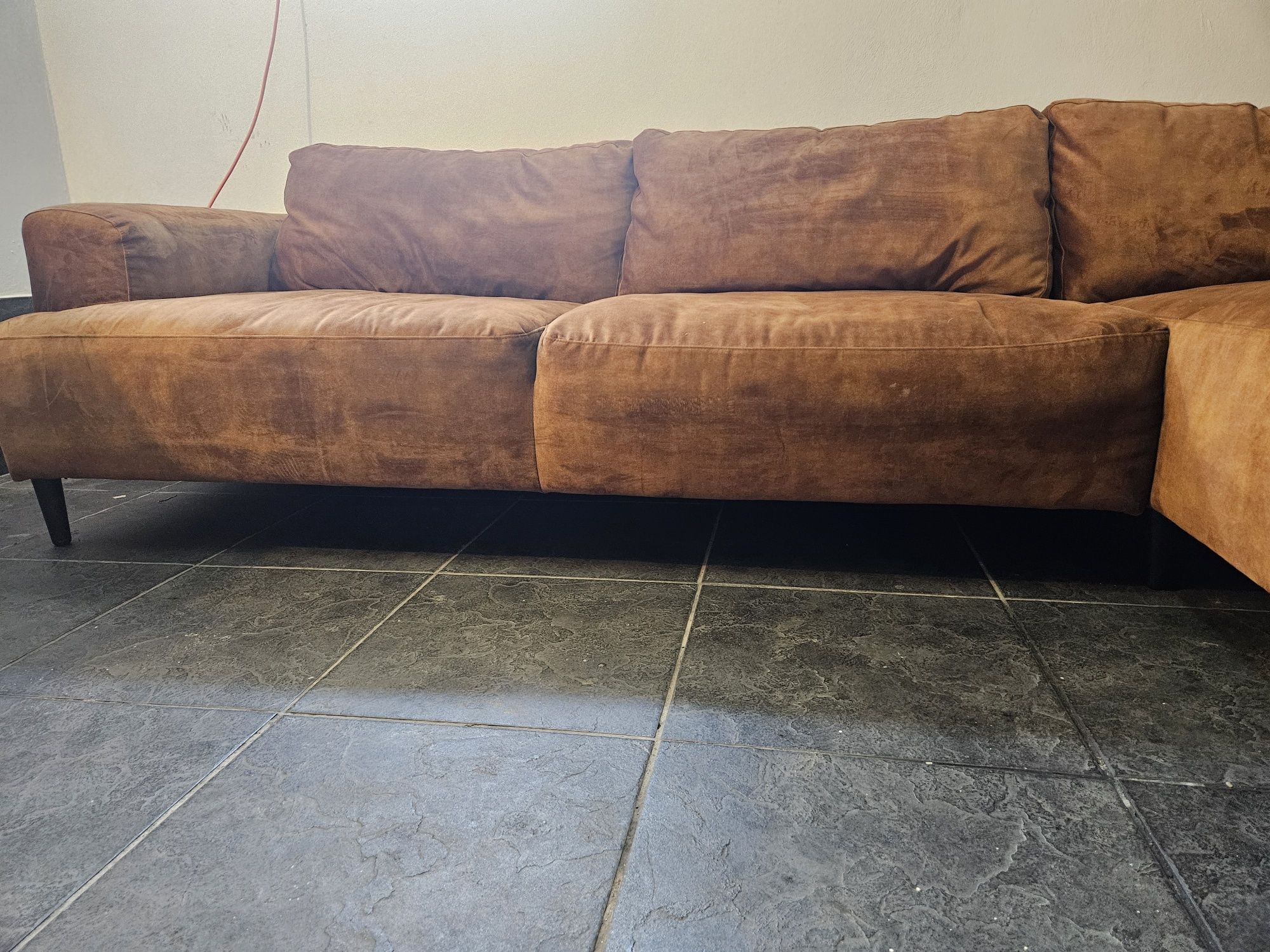 Sofa cor camel em excelente estado