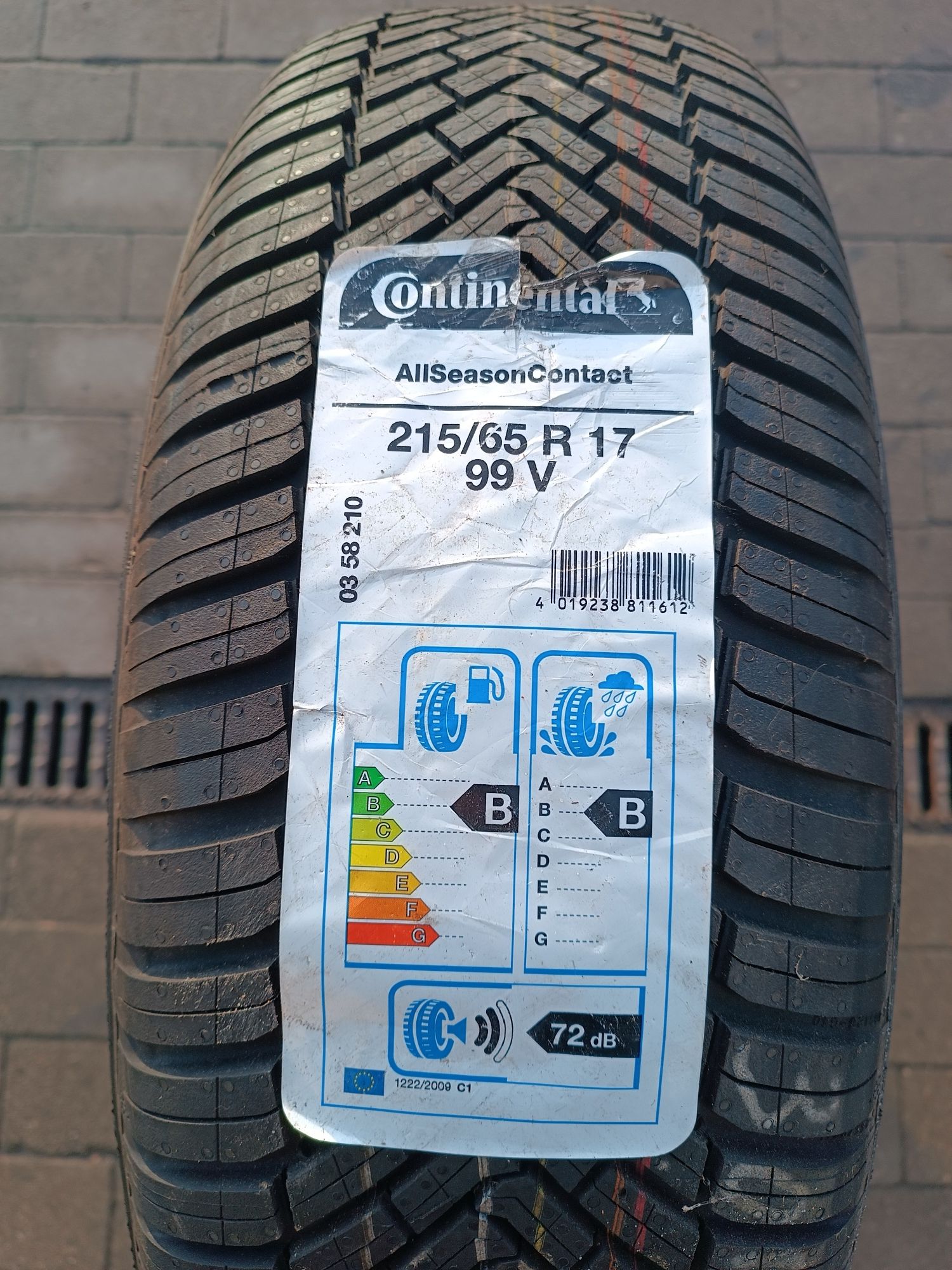 215/65R17 Continental AllSeasonContact