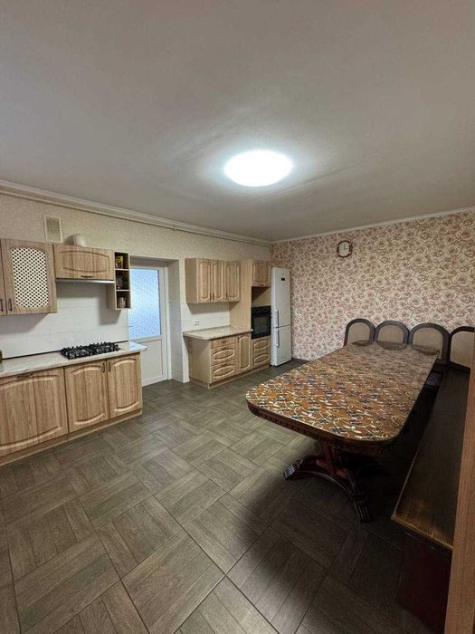 Без комісії! Будинок у центрі з технікою, меблями та гаражем 
ID:37371