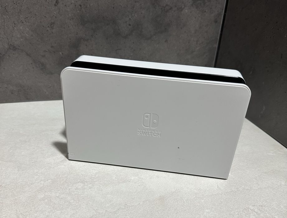 Nintendo Switch (OLED Model) White D977