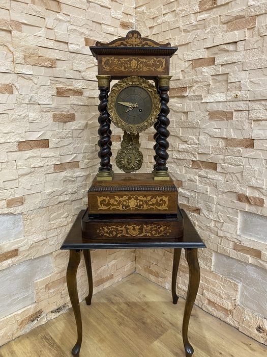 Камінний годинник