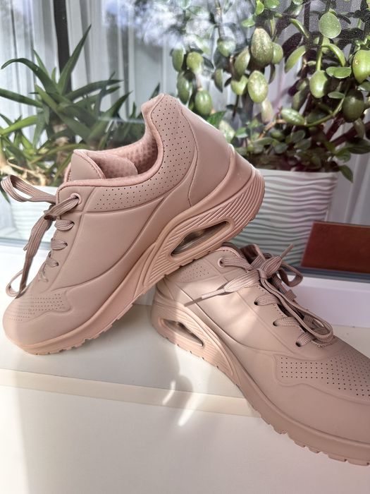 Жіночі кросівки Skechers Uno - Stand on Air