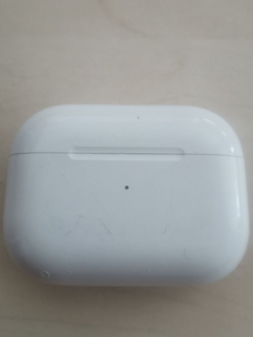 Зарядний футляр MagSafe (Lightning) для навушників AirPods Pro (2-го п