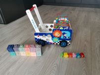 Zestaw edukacyjny dla malucha – chodzik, sorter, klocki sensoryczne
Z