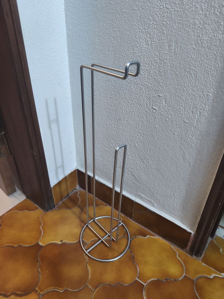 Suporte de papel higiénico com suporte para mais rolos