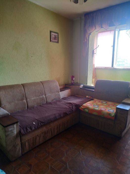 Здається кімната на Троєщині