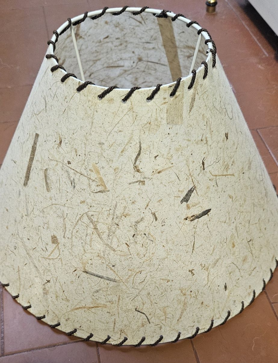 Abatjour em plastico