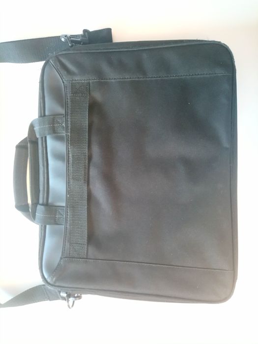 Solidna torba na laptopa Targus, 41x32 cm, boczna kieszeń, pasek