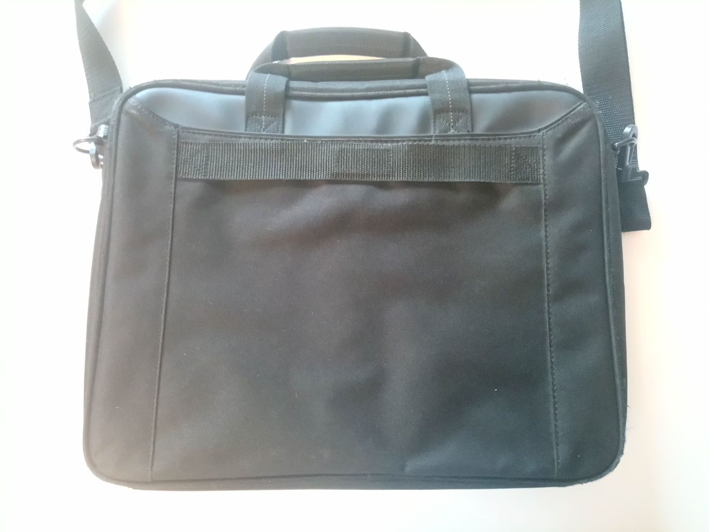 Solidna torba na laptopa Targus, 41x32 cm, boczna kieszeń, pasek
