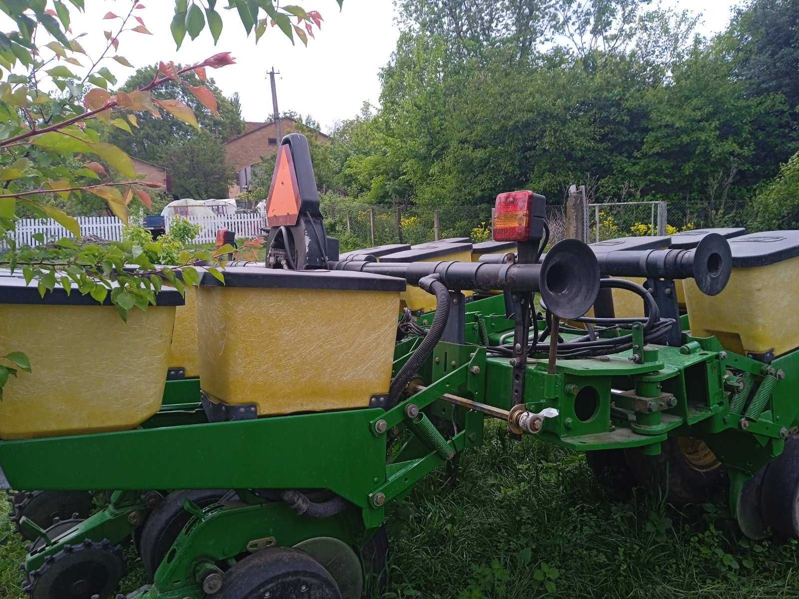 Сівалка вакуумна складна John Deere Джон Дір 7200 8 р 70 см