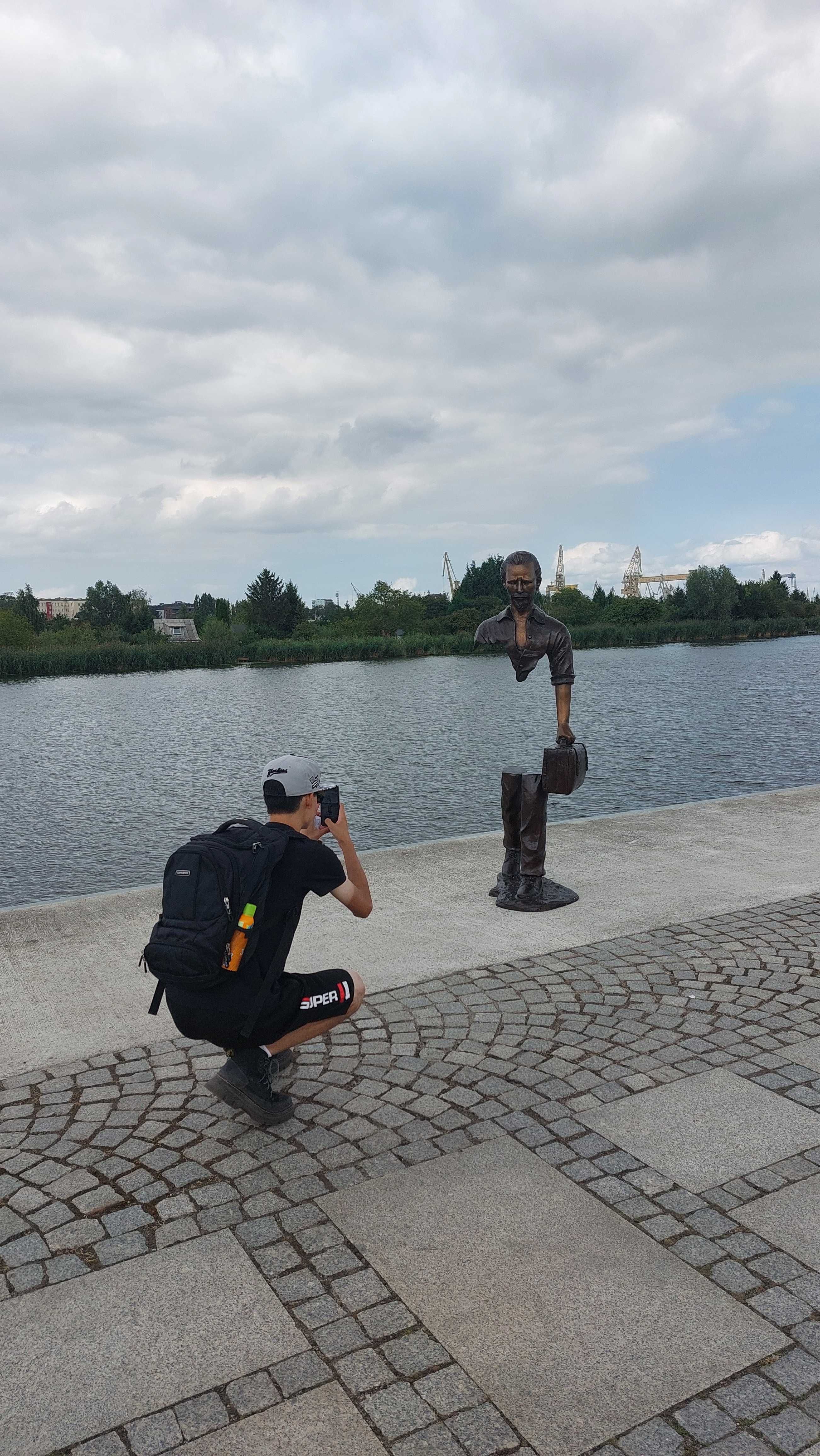 Podróżnik rzeźba z brazu h180cm replika Brunona Catalana
