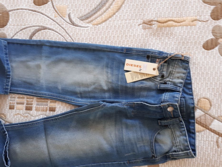 Продам джинсы Дизель, оригинал, made in Italy, на 10 лет, новые.