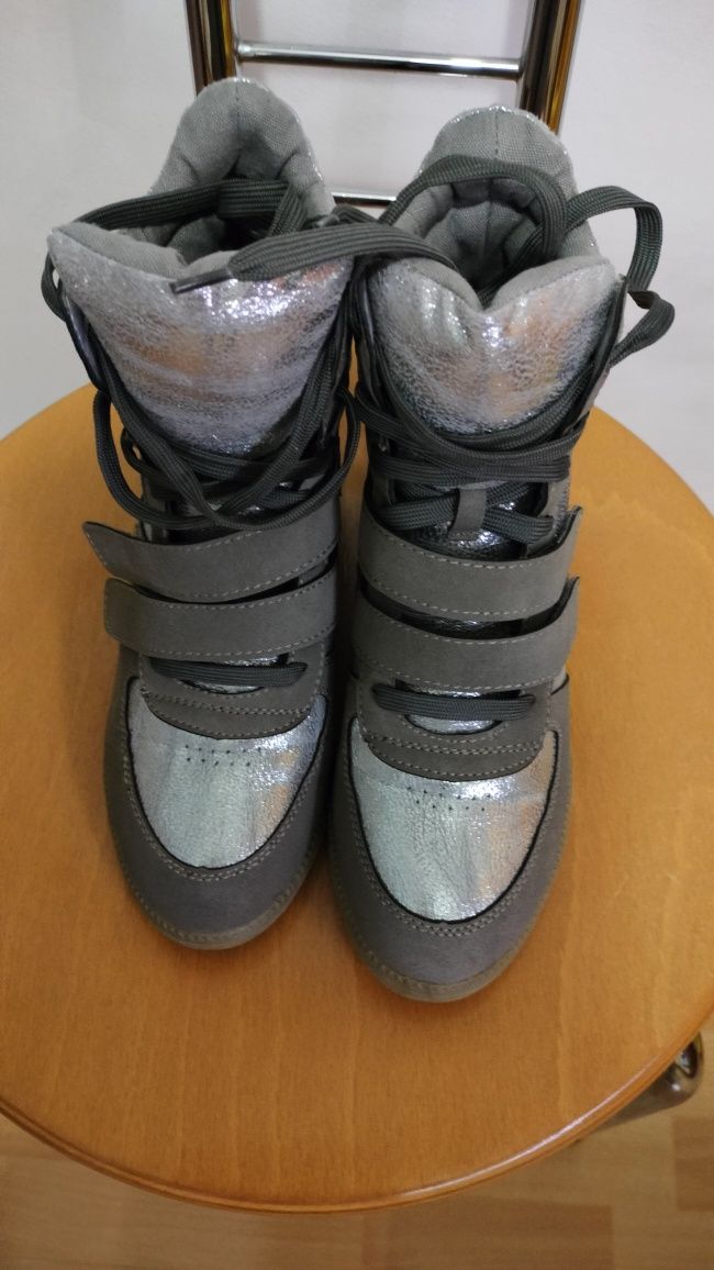 Sneakersy srebrne idealne na wiosnę/jesień rozmiar 39