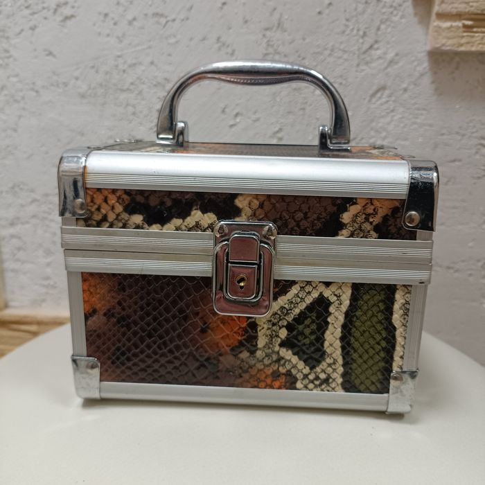 Шкатулка для украшений.