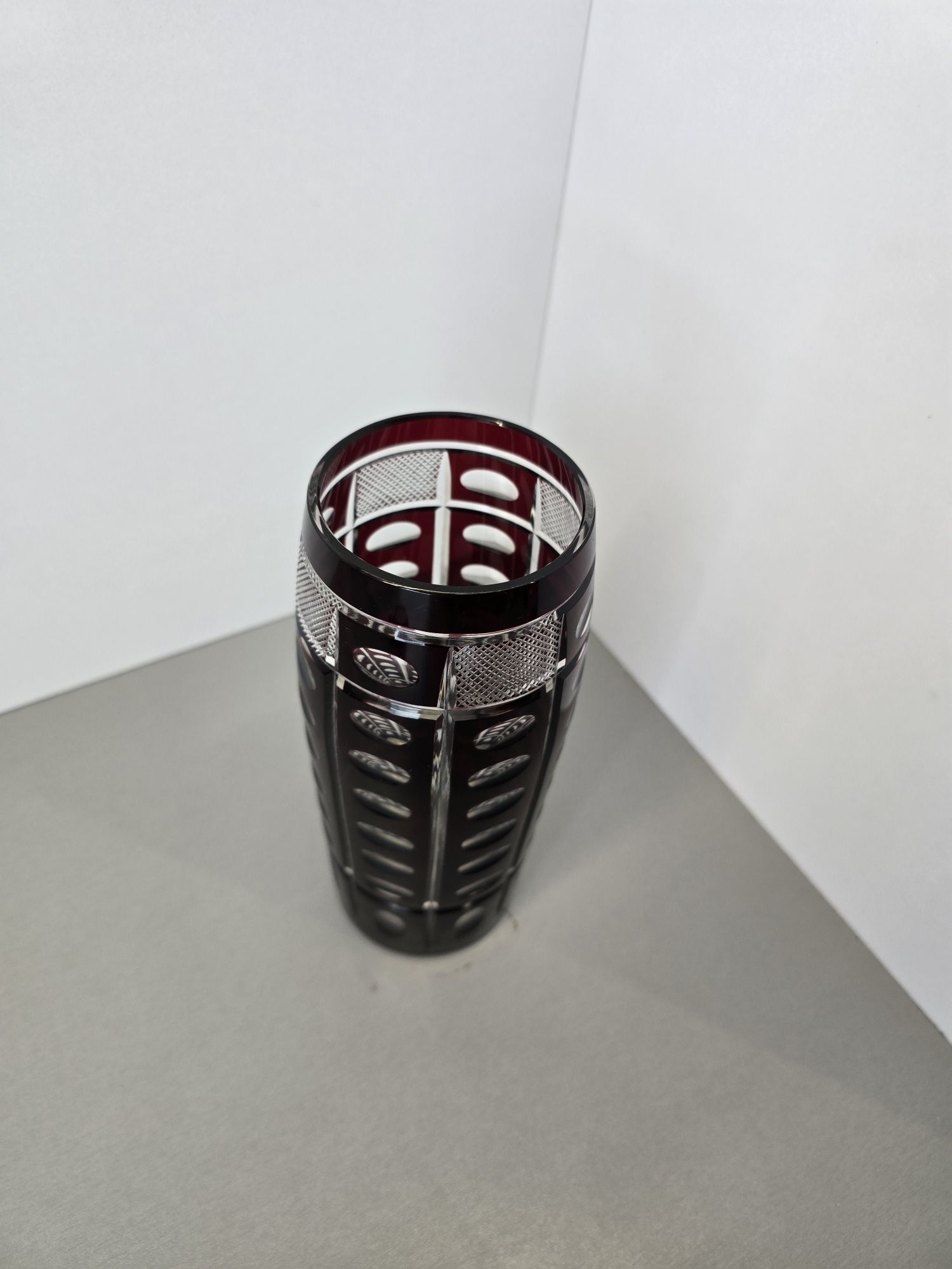 Szklany wazon rubin bordo
